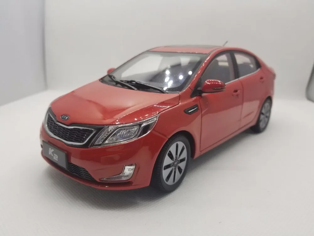 

Модель литая под давлением в масштабе 1:18 для Kia K2 Rio 2011, игрушечный автомобиль из красного сплава, миниатюрный коллекционный подарок