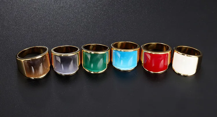 Большие геометрические кольца белого и розового цвета максимальный цвет