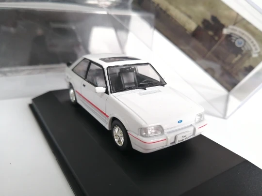 I XO 1:43 FORD ESCORT XR3 1990 сплав модель автомобиля литья под давлением металлические игрушки подарок на день рождения для детей мальчик