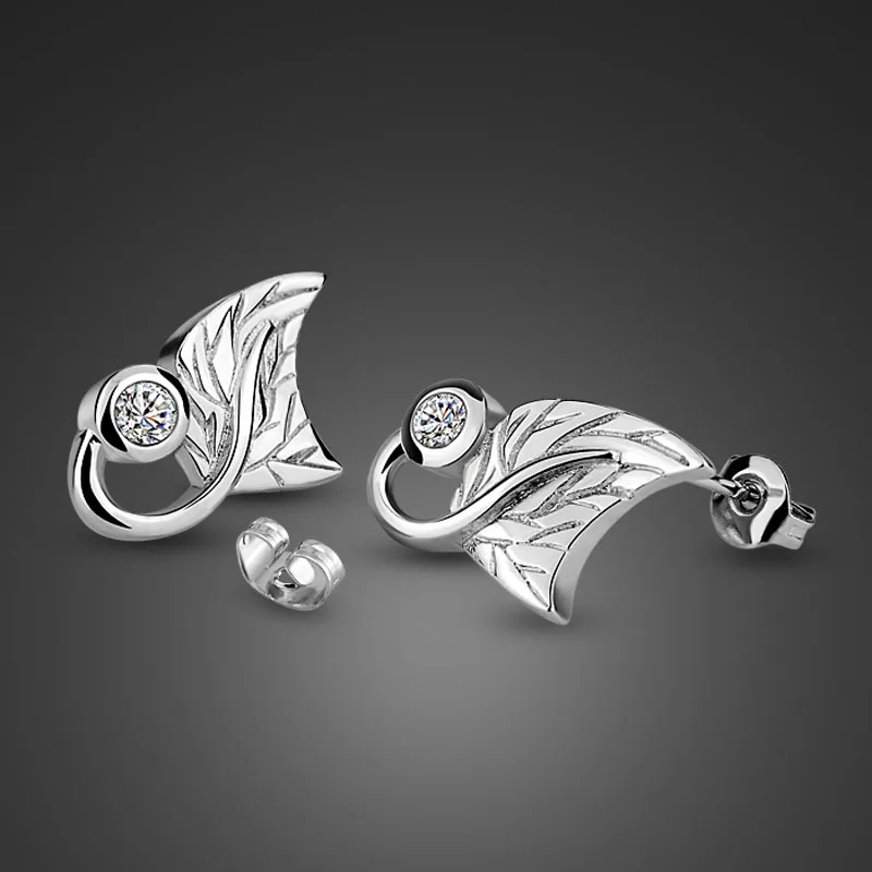Модные женские серьги из серебра. Серьги серебра 925 пробы. Новые стильные в виде