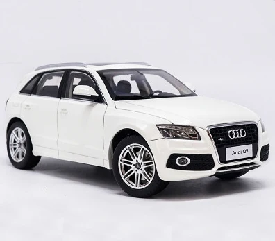 Белый Новинка 1:18 AUDI Q5 SUV литая под давлением Модель автомобиля игрушки для детей рождественские подарки коллекция оригинальная коробка - Цвет: Белый