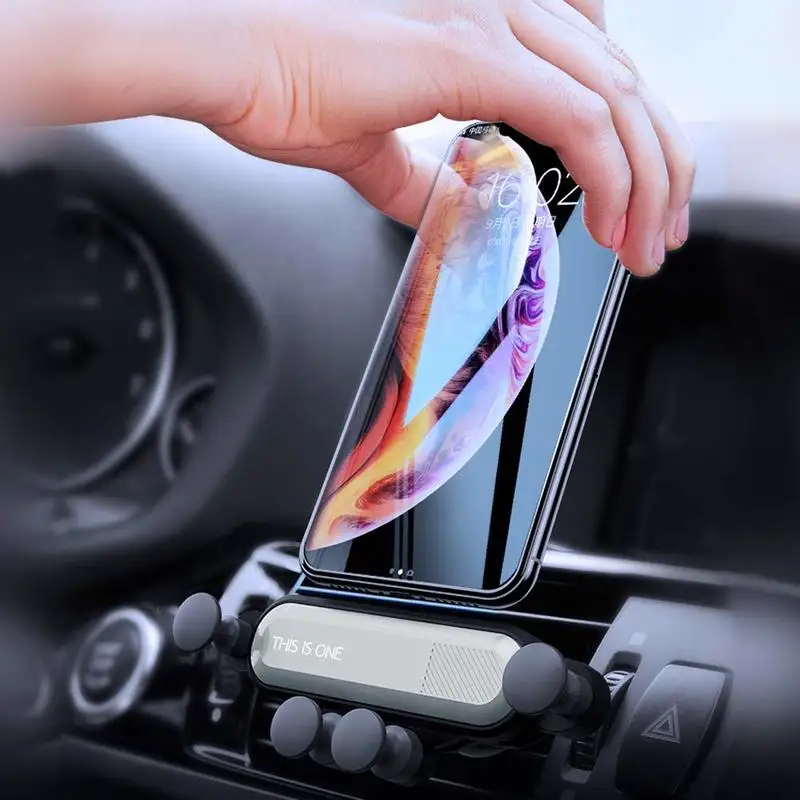 Это один держатель универсальный автомобильный для телефона IPhone Samsung Xiaomi Huawei