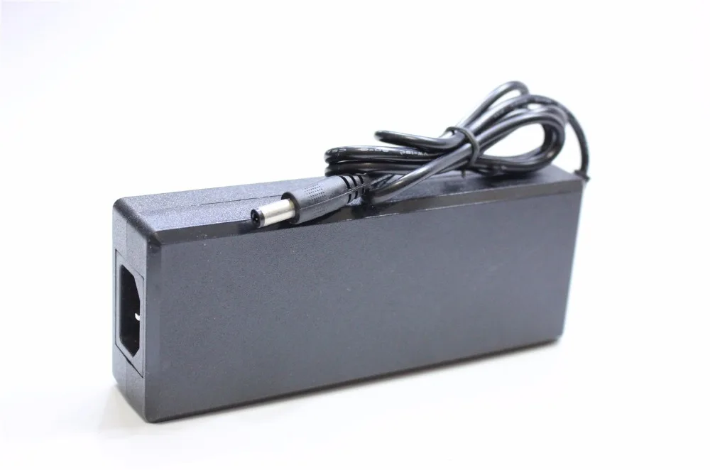 Высококачественный универсальный преобразователь переменного тока для DC 12V 8A 96W