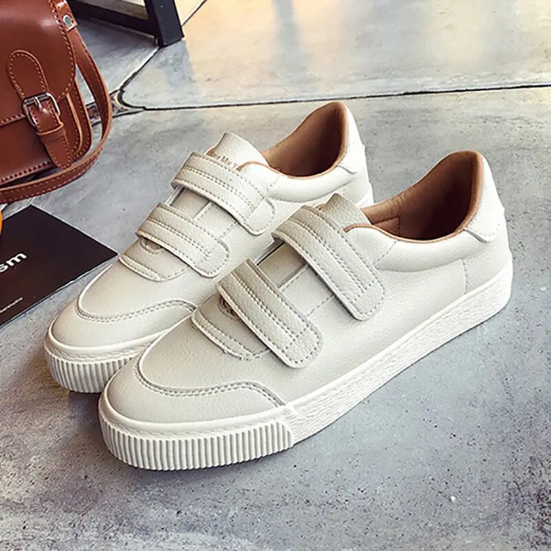 Женские кроссовки на плоской подошве Белые Повседневные из искусственной кожи