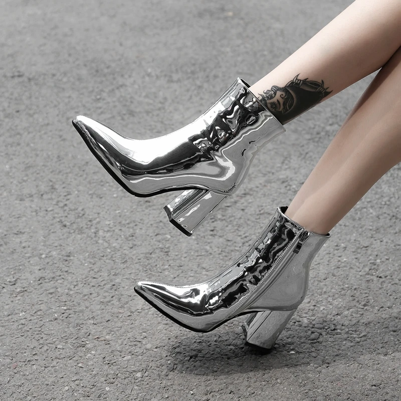 Женские сапоги из искусственной кожи серебристые на высоком квадратном каблуке