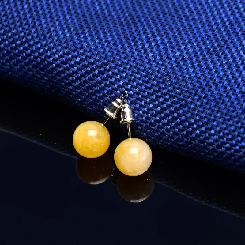 Женские серьги гвоздики из натурального камня с круглыми бусинами карамельных