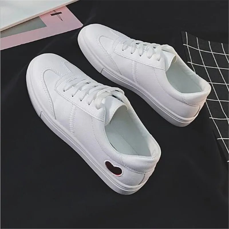 Женские дышащие кроссовки из ПУ кожи Вулканизированная подошва на шнуровке