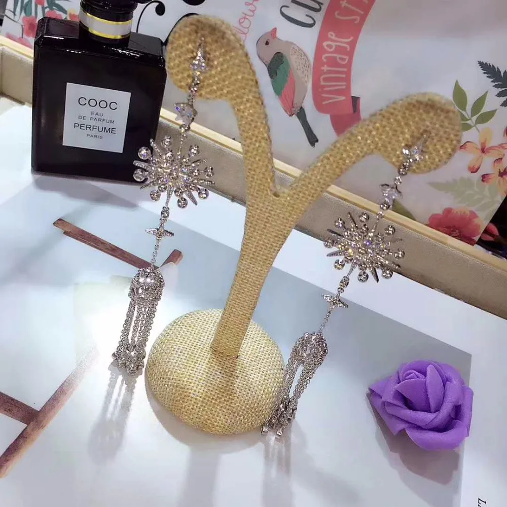 Модные роскошные сверкающие вечерние женские или ювелирные изделия высокого