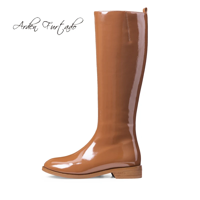 Модные женские зимние сапоги на плоской подошве молнии коричневые блестящие