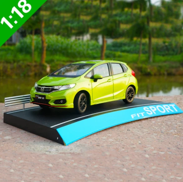 Коллекционная металлическая модель автомобиля Honda FIT Sport 1/18 коллекция подарков