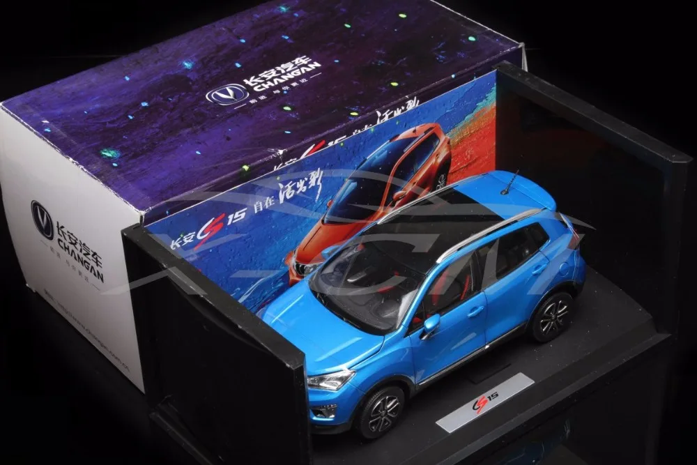 Литая под давлением модель автомобиля Changan CS15 SUV 1:18 (синий) + маленький