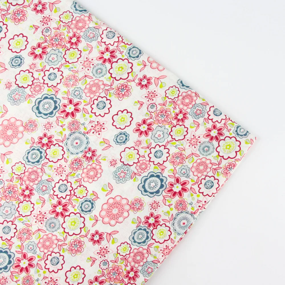 Стеганая ткань с цветочным принтом, 0,5 м, ширина 156 см Стеганая ткань с цветочным принтом, 0,5 м, ширина 156 см
