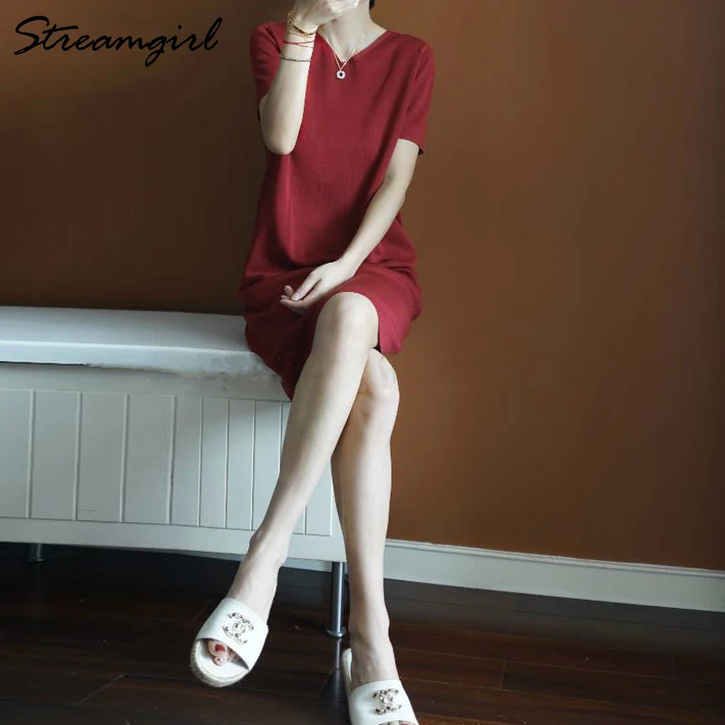 Женское трикотажное платье футболка зеленое с коротким рукавом и треугольным