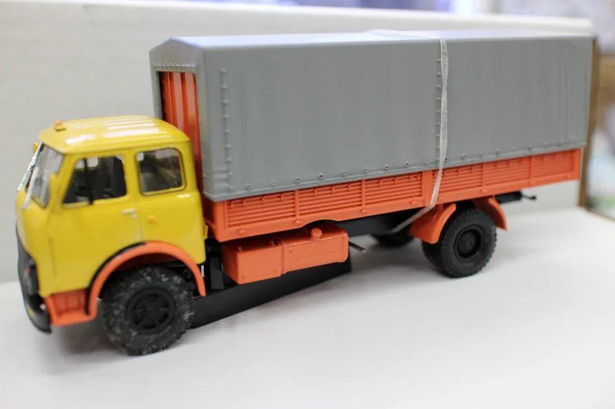 1/43 Новые Специальные Литые металлические 80-ые бывшие советские автомобили код винтажный фургон MAZ 516 домашний дисплей Коллекционная модель