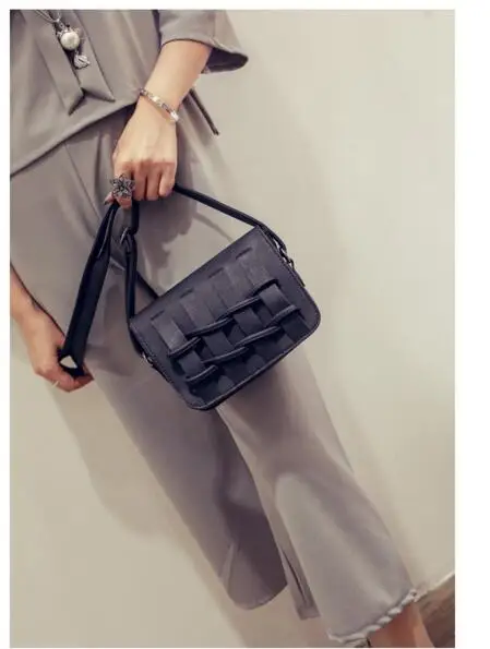 

2022 Korean Version Of The New Handbag Simple Fence Retro Small Square Bag Shoulder Diagonal Packet