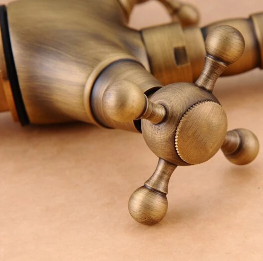 Латунный смеситель с античной бронзовой отделкой поворот на 360 градусов |