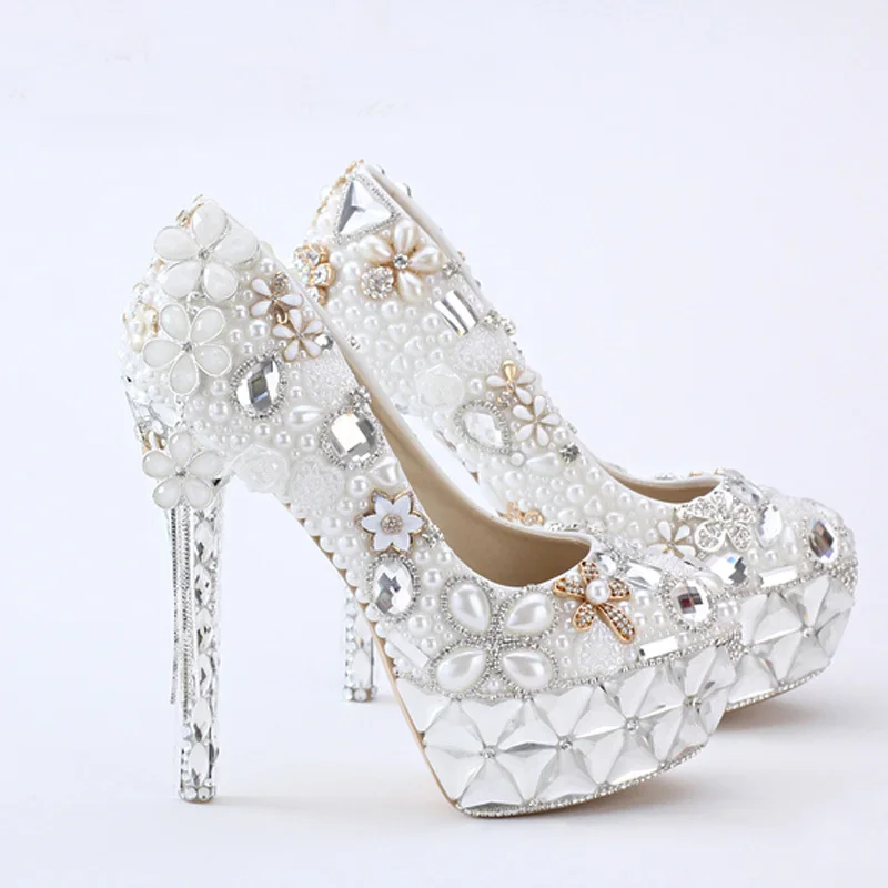 С белым жемчугом Модная свадебная обувь для невесты с цветами и бахромой кулон 14