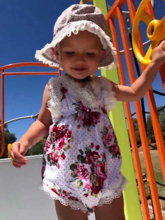 Одежда для маленьких девочек кружевной комбинезон с цветочным рисунком цельный