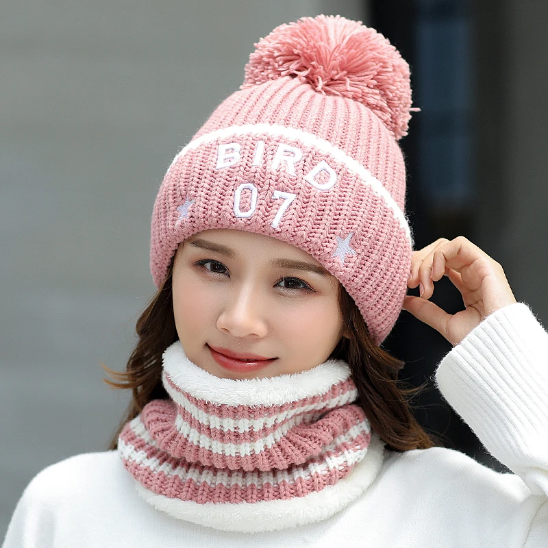 Женский зимний комплект из шапки и шарфа теплая вязаная шапка с помпонами для