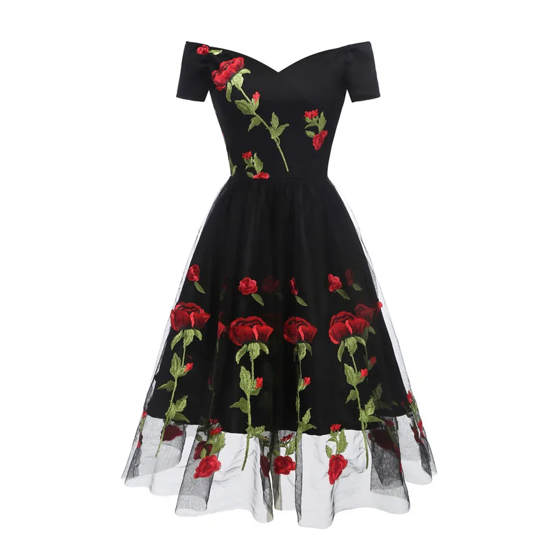 Женское винтажное платье с открытыми плечами черное цветочной вышивкой на