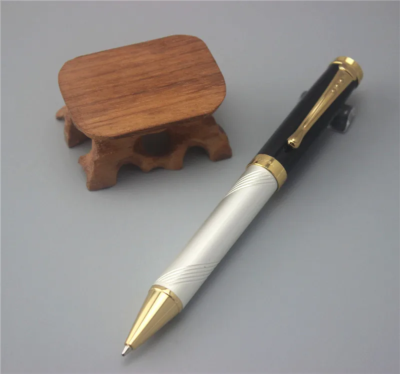 Шариковая ручка JINHAO металлическая с золотым зажимом |