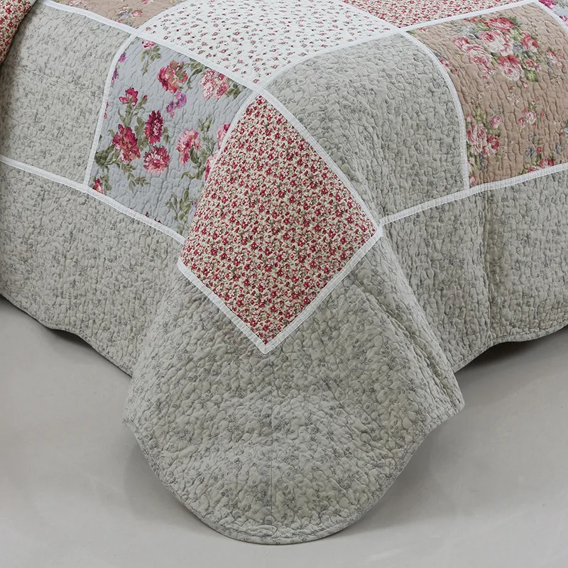 

FAMVOTAR 3-Pieces Chic Floral Printed Patchwork Quilted Bedspread Shabby Romantic Roses Reversible Stitched Quilt Coverlet Set