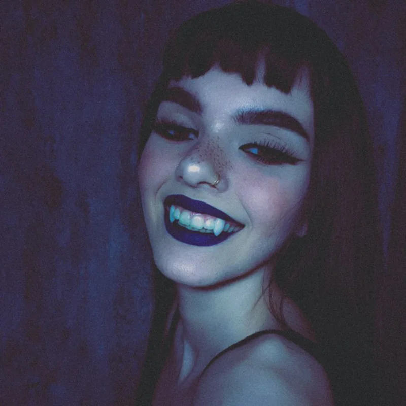 4 шт. Декорация на Хэллоуин Вампирские Зубы Фанги Протезы Костюмные Принадлежности Для Вечеринки Маска Праздничные Самостоятельные украшения Ужасной Цены.