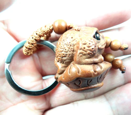 Кольцо для ключей из натурального красного дерева с трехмерной гравировкой |