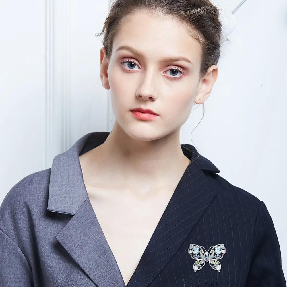 

CDE Brand Jewelry Colorful Crystal Brooch Elegant Fashion Butterfly Brooch with Pearl Coat Pin 2 Colors Available