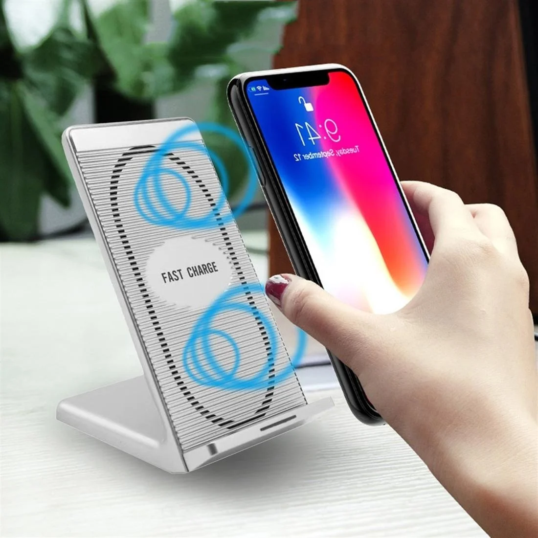 Противоскользящее стоящее Qi Беспроводное зарядное устройство для телефона с