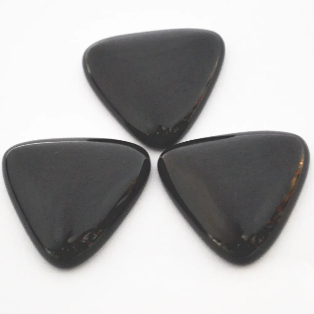 Кабошоны из натурального камня треугольный черный оникс сердолик длиной 25*25*8 мм