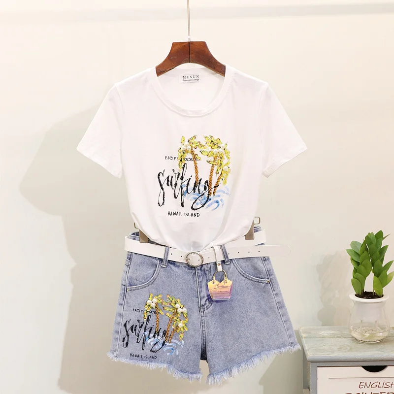 Женский комплект ALPHALMODA футболка с буквенным принтом блестками и шорты из 2