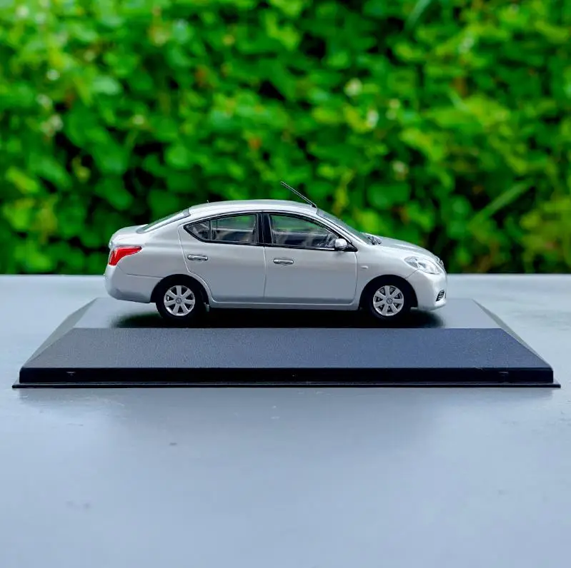 1:43 автомобиль Nissan Latio сплав игрушка Высокая коллекция моделирования модель