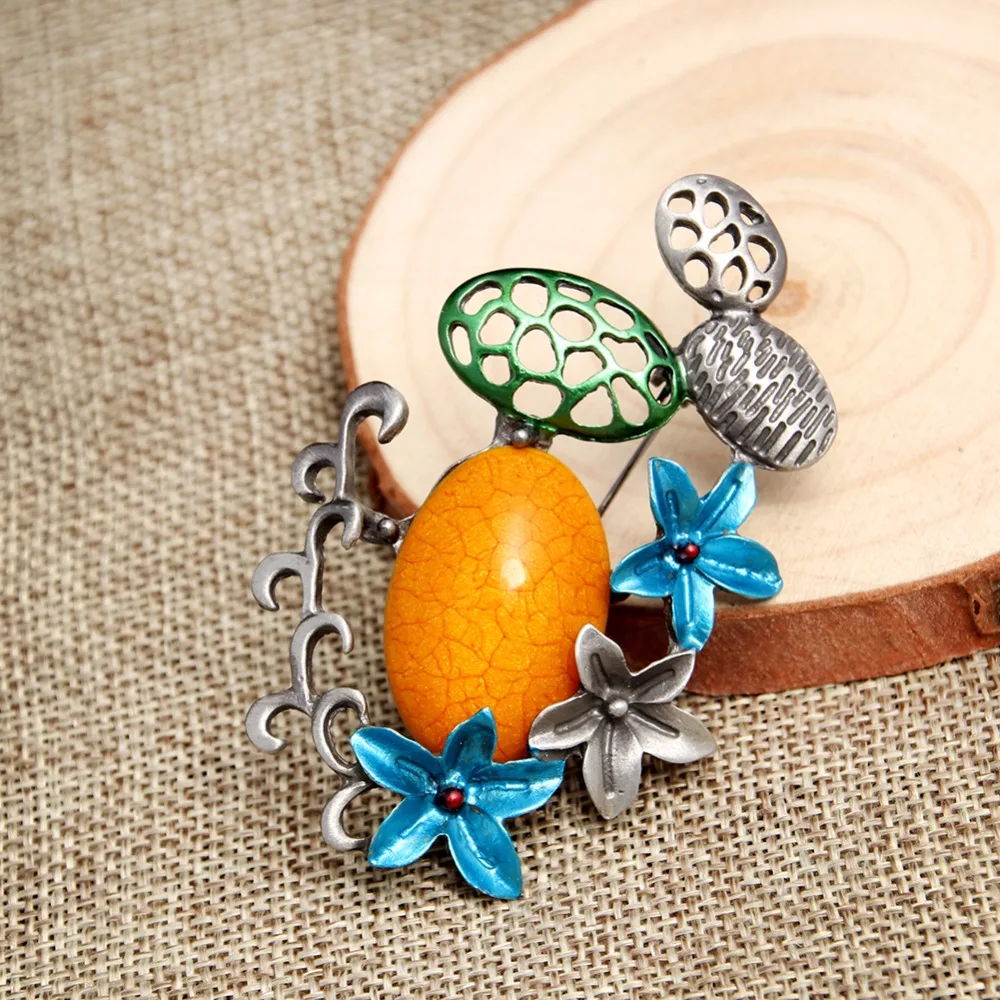 

JUJIE Vintage Hollow Flower Brooches For Women 2019 Unique Design Multicolor Resin Brooch Pin Plant Jewelry Dropshipping