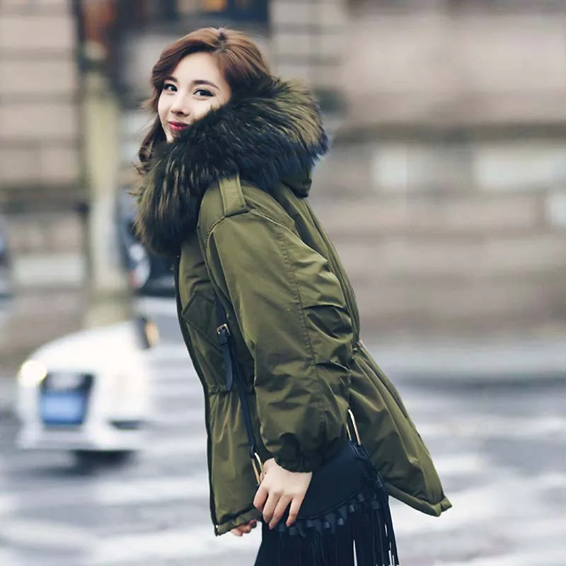 Женская парка на 90% белом утином пуху Зимняя с большим воротником и капюшоном из