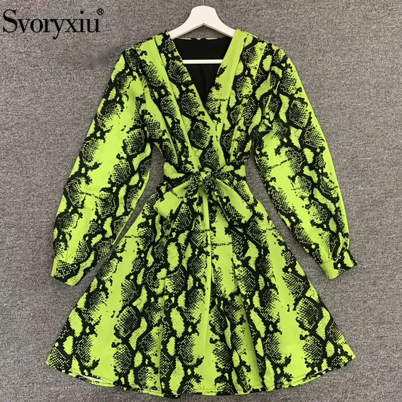 Женское платье с рукавами фонариками Svoryxiu зеленое короткое флуоресцентным