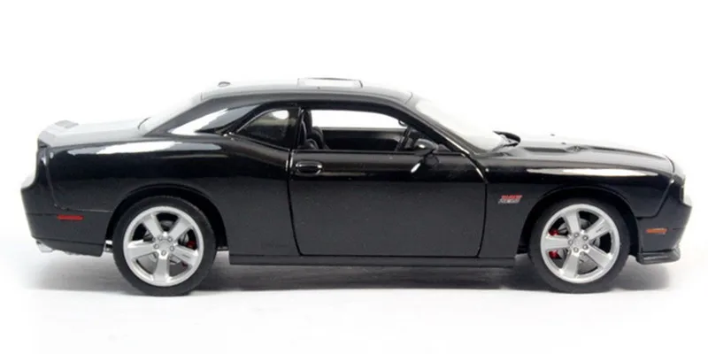 Автомобиль из сплава 1:24 модель автомобиля dodge challenger с высокой симуляцией