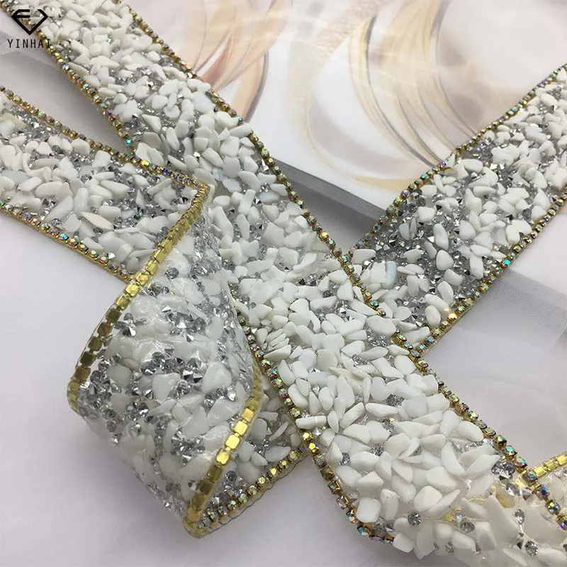 Блестящее платье горячей фиксации длиной 90 см разразы мотивы лента с кристаллами