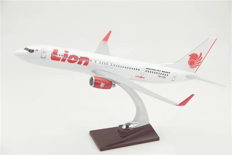 1/100 масштабный самолет 40 см Boeing B737-900 Индонезия Лев воздушная линия модель игрушки