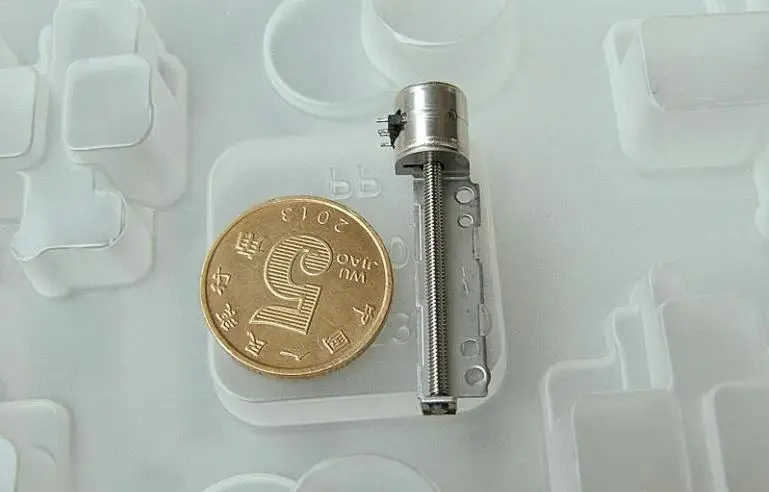 100 шт. 8*8 3 мм микро двухфазный четырехпроводный шаговый двигатель прецизионный