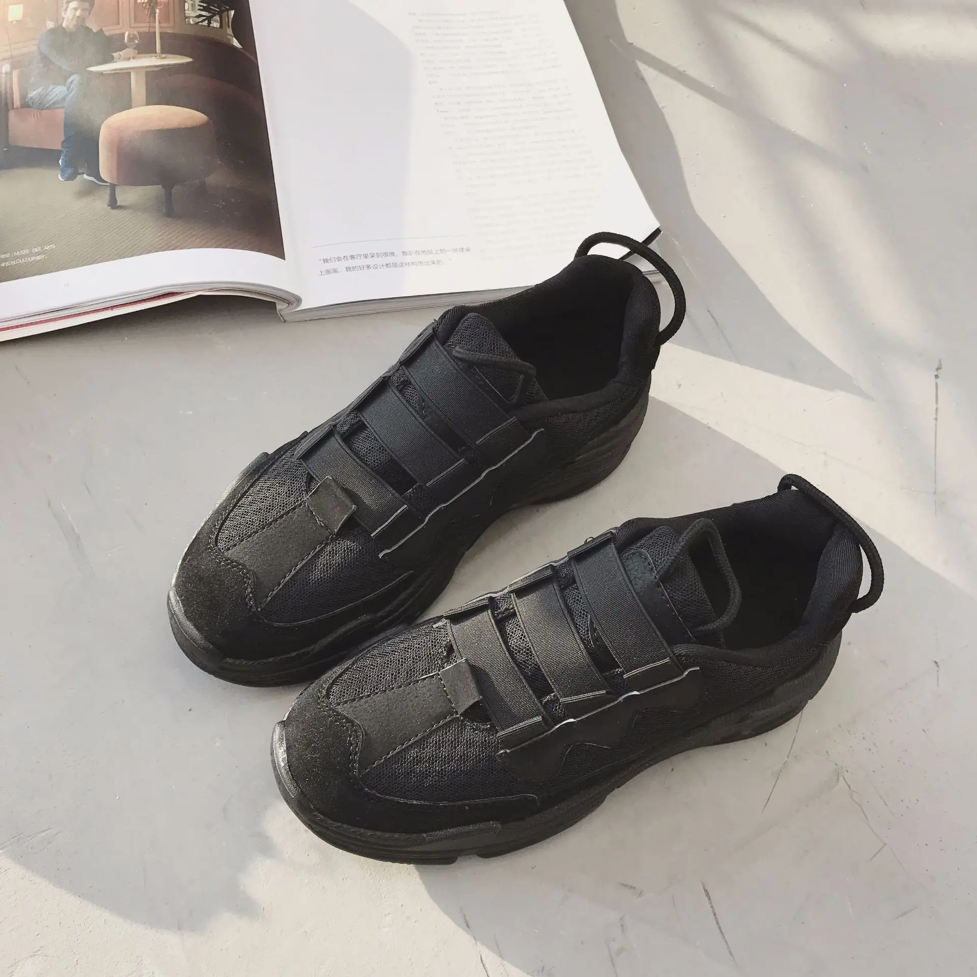 Женские кроссовки на высокой платформе 2018 модные женские красные черные туфли