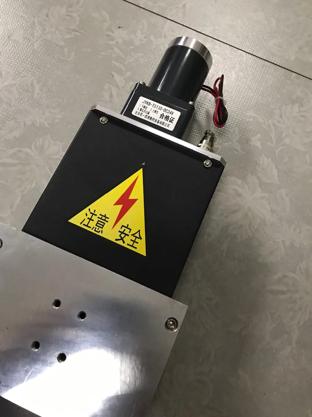 Двигатель DC 24V Z-axis 3000 мм/мин рабочий ход 130 мм для высокоскоростной настольной плазменной резки