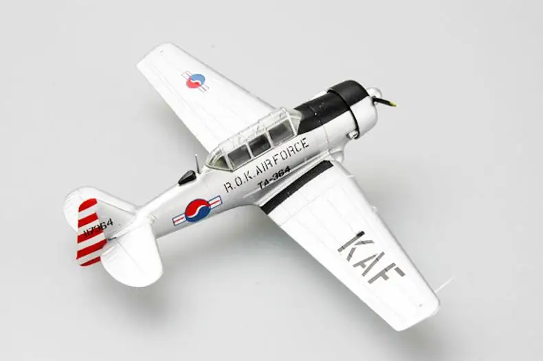 Корейский T 6 ВВС 1/72 самолет законченный легкая модель без литья под давлением| |