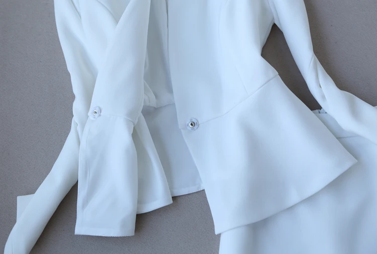 Fashion suit female New large size Korean version of the self-cultivation milk white ladies jacket + skirt two-piece set |