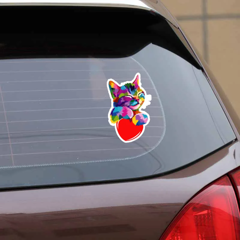 YJZT 10.2CM*16.1CM Colorful Cat Holding Heart PVC Decoration Car Sticker 11-01174 | Автомобили и мотоциклы