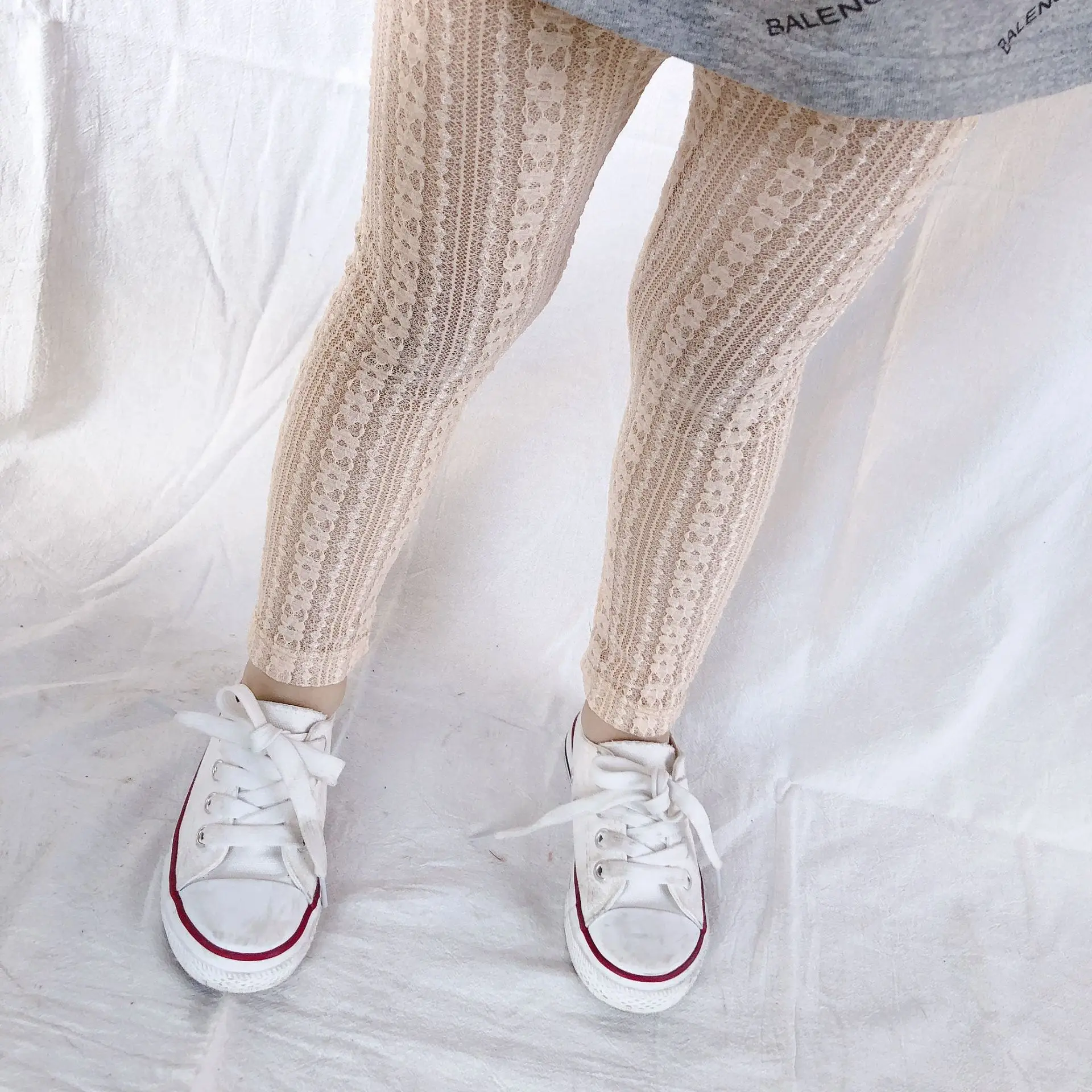 Штаны с кружевной нитью для маленьких девочек весенне летние леггинсы три цвета