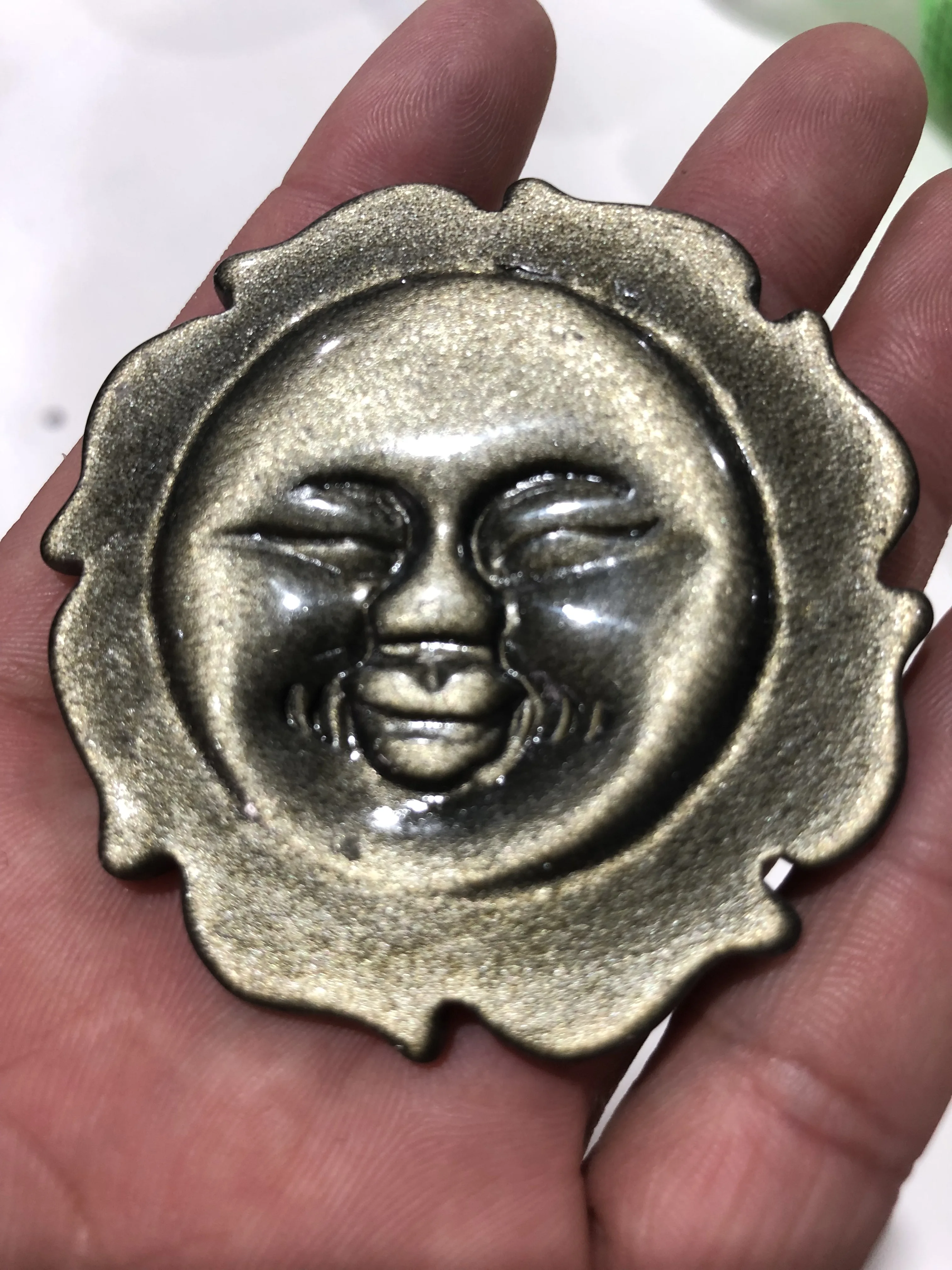 Красивое натуральное солнце обсидиан в подарок