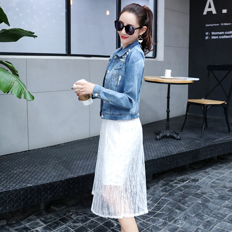 Женская джинсовая куртка с заклепками Классическая приталенная из денима