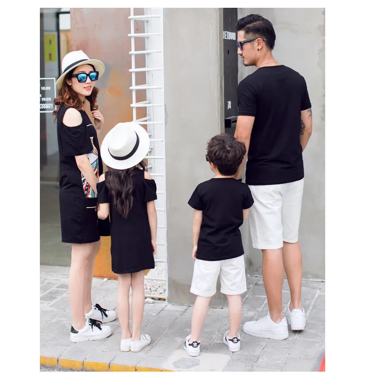 Летние одинаковые комплекты для семьи модные платья мамы и дочки с героями