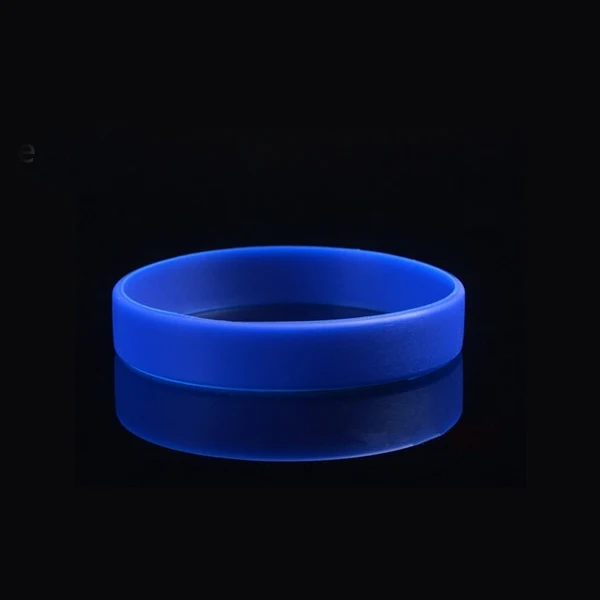 Мужской силиконовый браслет 12 мм плотный на запястье с мотивационным шармом